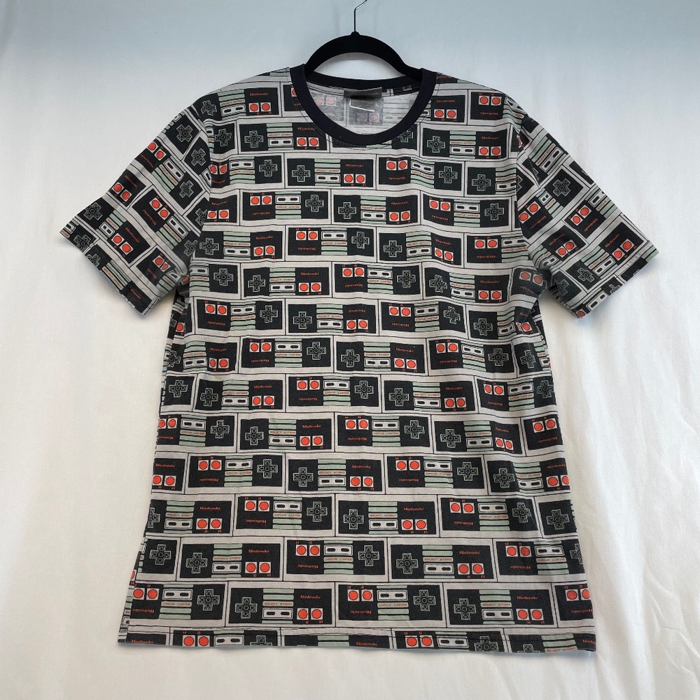 Nintendo Controller Graphic T-shirt Black Red Men’s Size Medium